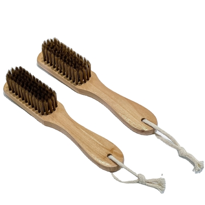 Cepillo de limpieza de zapatos sostenible con mango de madera