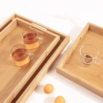 bandeja de bambú rectangular ecológica con diseño moderno sostenible y paleta de colores naturales